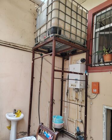 ev qaplsl: Bak, Plastik, 2000 l l, İşlənmiş, Ünvandan götürmə