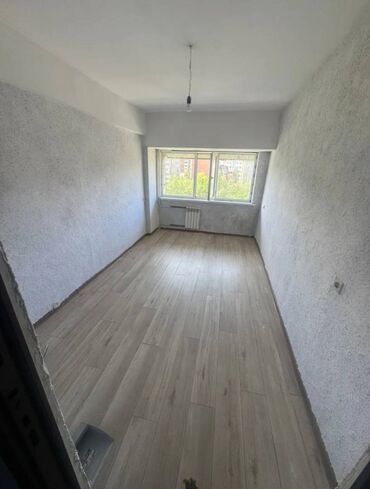 советская бокомбаева: 1 бөлмө, 15 кв. м, Жатакана жана мейманкана түрүндө, 7 кабат, Косметикалык ремонт
