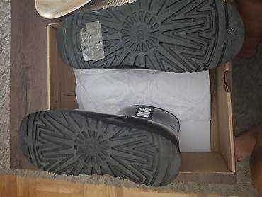 cat obuca: UGG ženske čizme – model Mini (kratke) sa sjajnim transparentno‑dim — 2