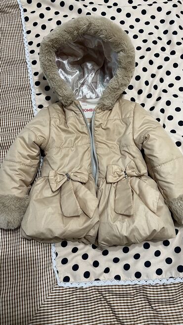 детская фирменная куртка: Продаю куртку зимнюю детскую, подойдет на 1 год, новая, одевали пару
