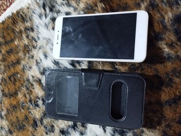 купить сенсорный телефон недорого: Redmi, Redmi 5A, Б/у, 16 ГБ, цвет - Белый, 2 SIM