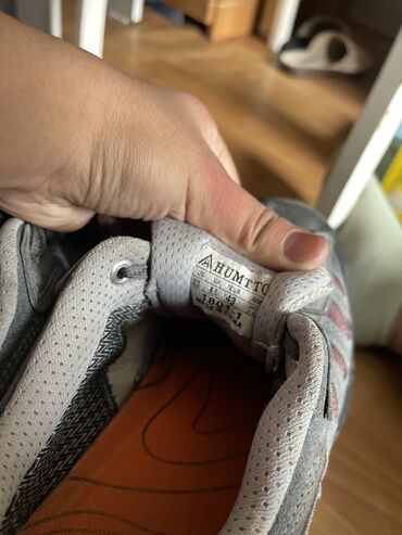 Кроссовки и спортивная обувь: Продается мужская обувь Макостны, кроссовки, ботасы, ботинки дешево at lalafo.kg — 25 Кроссовки и спортивная обувь: Продается мужская обувь Макостны, кроссовки, ботасы, ботинки дешево — 25