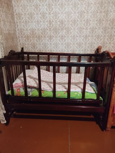 karaca home: Oğlan və qız üçün, İşlənmiş, Dördbucaq, Beşik, Dəst ilə, Matrassız, Yellənmə mexanizm ilə