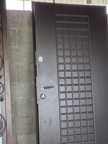 стойка для маналит: Двери в частный дом, Металл, Кованная, цвет - Черный