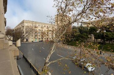 Köhnə tikili: Bakı, 3 otaqlı, Köhnə tikili, m. Nizami, 115 kv. m — 2