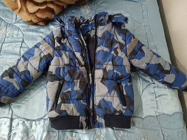 пиджак голубой: Детская куртка с флисом, теплая качество отличное