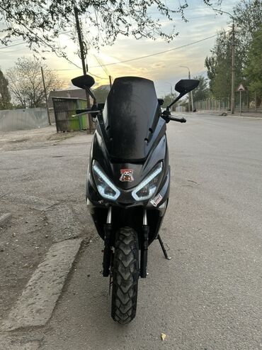 Скутеры: Макси-скутер Yamaha, 150 куб. см, Бензин, Б/у