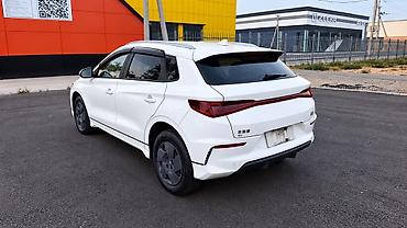 lanser 10: BYD E2: 2023 г., Электромобиль, Хэтчбэк — 4