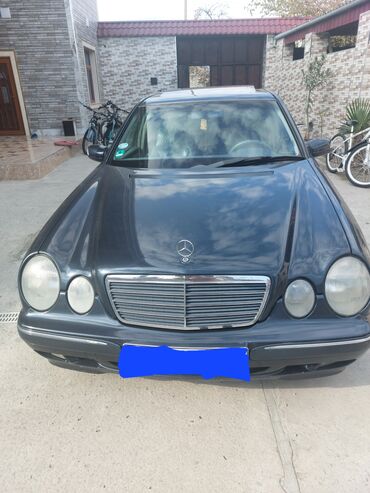 Mercedes-Benz: Mercedes-Benz E 200: 2 l | 2000 il Sedan