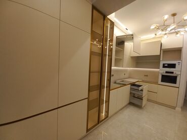 Mətbəx mebeli: Minimalist dizaynda mətbəx və qonaq otağı üçün mebel dəsti -