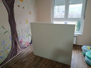 Ostali kancelarijski nameštaj: -Pult se izradjuje se od Univera debljine 18mm u beloj boji — 6