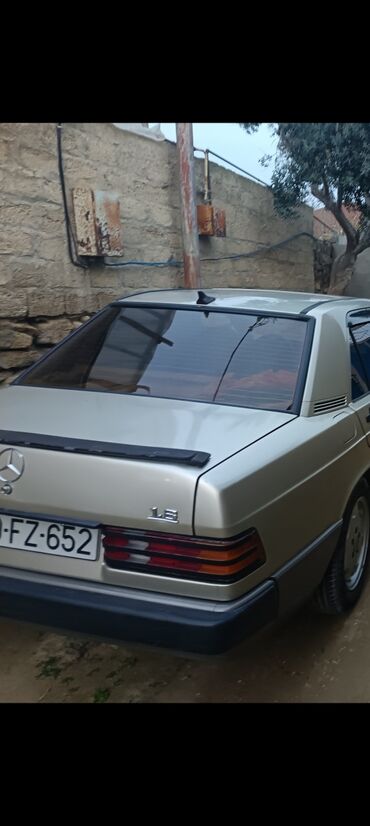 Mercedes-Benz: Mercedes-Benz 190E sedan - Korpus: 4 qapılı sedan, “bej/qızılı” rəng — 5