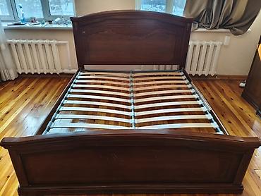 Спальные гарнитуры: Спальный гарнитур, Б/у, Двуспальная кровать, Дерево, цвет - Коричневый — 17