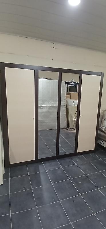 stend: Yataq otağı mebel dəsti Tərkib: - 4 qapılı qarderob: iki mərkəzi — 1