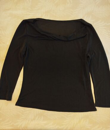 Dəstlər, kostyumlar: Qadın geyimləri dəsti – 4 məhsul 1) Yaşıl yelek: - Kapüşonlu, iplə — 10