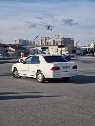 Mercedes-Benz: Mercedes-Benz E‑Class (W210) sedan - Rəng: ağ - Kuzov: 4 qapılı sedan — 10
