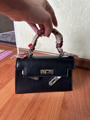 спартивний сумка: Сумка компактная удобная и модная в хорошем состоянии только реальные