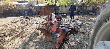 инструмент электро: Навесной оборотный плуг для трактора - Конфигурация: 5-корпусный плуг — 4