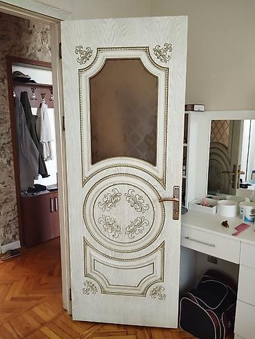 Qapı hün 215 sm en 80 sm Fabrik istesalı 2 edətdir 1 edədi 100 azn