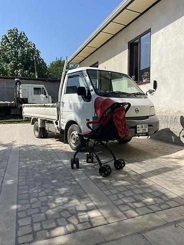 4 vd: Компактный бортовой малотоннажный грузовик Nissan (правый руль) — 1