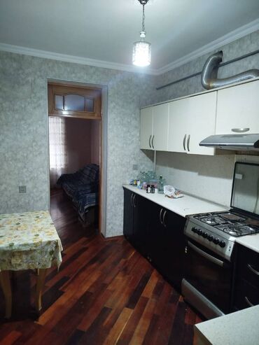 Uzunmüddətli kirayə mənzillər: Nizami Rayonu Qara Qarayev Metrosu 3 otaq. Mərtəbə - 5/1 Otaq sayı - — 10
