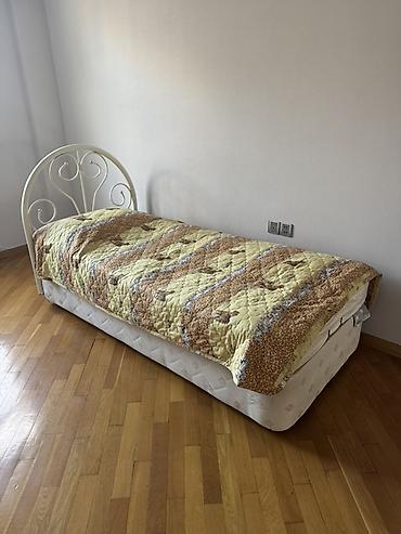Çarpayılar: Tək nəfərlik çarpayı Çarpayı satılır. Yaxşı vəziyyətdədir. Alt — 2