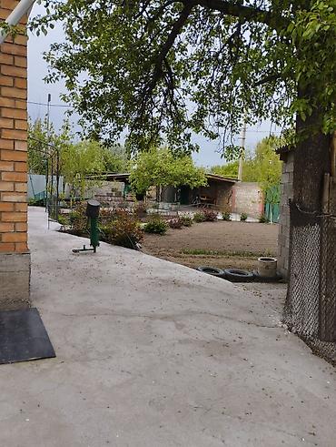 Продажа коттеджей и домов: Продаю двухэтажный дом улица тюлебердиева 24, 11. соток очень удобном — 12