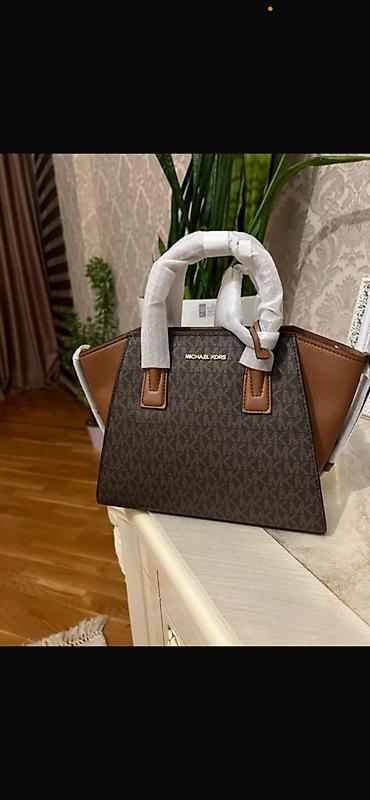 mango canta: Michael Kors çanta - Model: trapez siluetli əl çantası - Rəng: tünd — 1