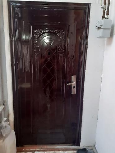 Metall giriş qapısı - Material: polad/metal konstruksiya - Rəng: tünd