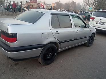 Volkswagen: Volkswagen Vento: 1990 г., 1.8 л, Механика, Бензин, Седан — 4