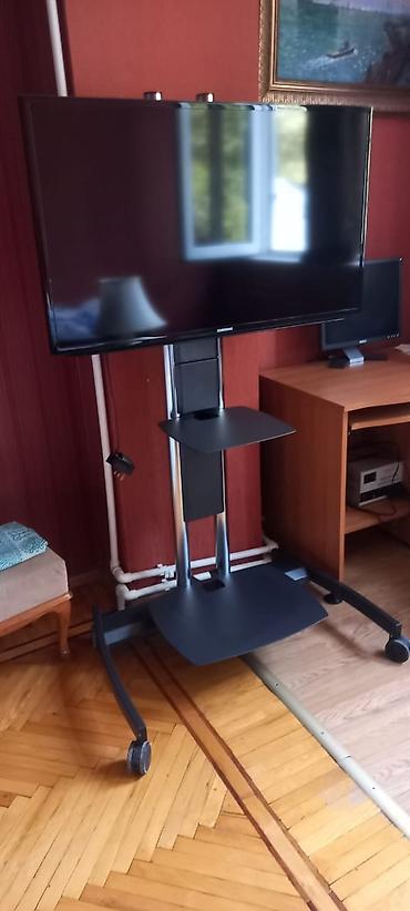 ТВ и видео: Samsung 40” LED televizor və təkərli TV altlığı satılır Samsung — 2