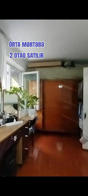Köhnə tikili: Orta mərtəbədə yerləşən 2 otaqlı mənzil satılır. Planlaşdırma: - — 2