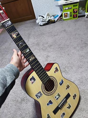 gitara qiymeti: Klasik gitara satilir. Ciziltisi falan yoxdur. İcinden acar ilede — 3