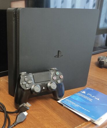PS4 (Sony Playstation 4): Ps4 slim . İdeal vəziyyətdədir. tam komplekt .pult original