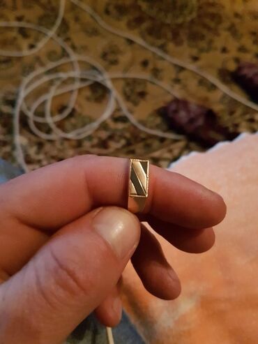кольцо из камня: Продаю новое золотое кольцо классическая печатка