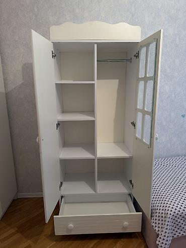 Mebel: Usaq otagi ucun dolab. Hec bir problemi yoxdur. Olculeri 170x80x47 — 2