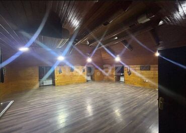 Otaqlar: Orta temirli 130 kv. Obyektdir. Hisar reatoraninin 3 cu mertebesidir