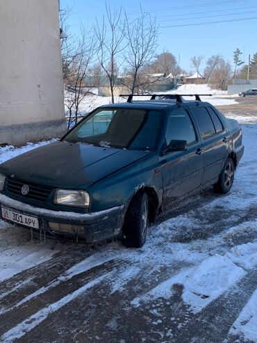 Volkswagen: Volkswagen Vento: 1992 г., 1.8 л, Механика, Газ, Седан