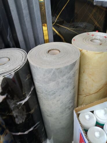 divar ucun dekor: Mərmər naxışlı, özü yapışqanlı rulonlar təklif olunur. Bu rulonlar
