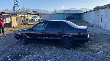 Volkswagen: Volkswagen Passat: 1988 г., 1.8 л, Механика, Бензин, Седан — 12