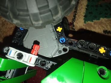 e klass: Конструкторная модель внедорожника LEGO Technic (зеленый — 8