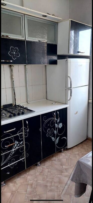 снять квартиру в заре: 2 бөлмө, 48 кв. м, 105-серия, 8 кабат, Эски ремонт
