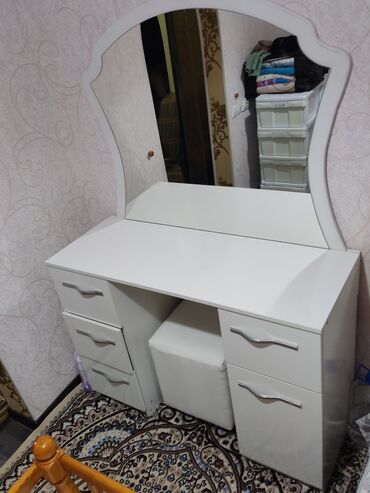 кресло для природы: Даараткана үчүн үстөл, Колдонулган, Күзгүсү менен, түсү - Ак, Башка материал