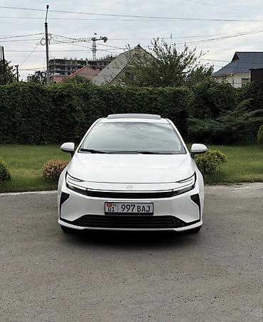 corolla 2022: Toyota Corolla: 2026 г., 1.8 л, Вариатор, Гибрид, Седан — 2