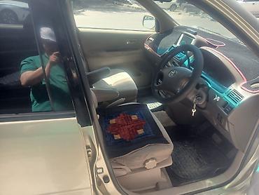 Продажа авто: Toyota Ipsum: 1999 г., Автомат, Бензин, Минивэн — 10