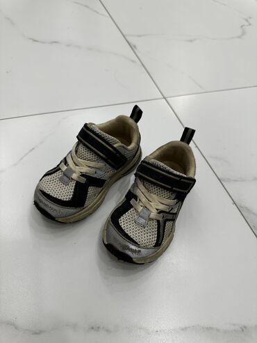 Детская обувь: Весенняя осенняя обувь hm оригинальная, состояние отличное, нужно