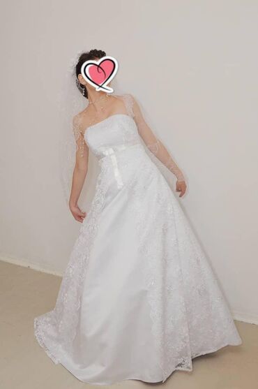 свадебные платья с корсетом: Продаю свадебное платье. Очень нежное. Белого цвета. Атласная юбка