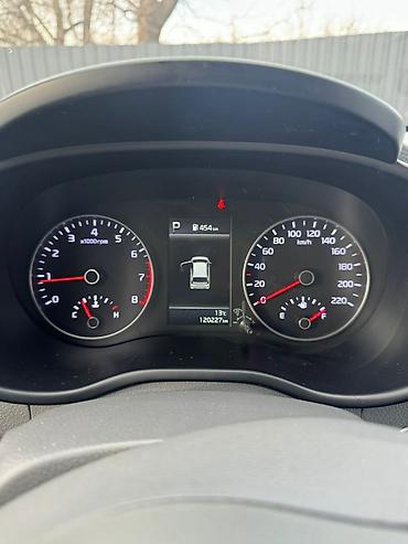 Другие детали салона: Kia Rio — интерьер и мультимедийная система - Штатная мультимедийная — 24