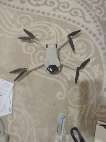 цены на дроны: Квадрокоптер DJI (серия Mini), комплект с пультом DJI RC с встроенным