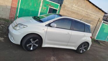 Toyota: Toyota ist: 2003 г., 1.5 л, Вариатор, Бензин, Седан
